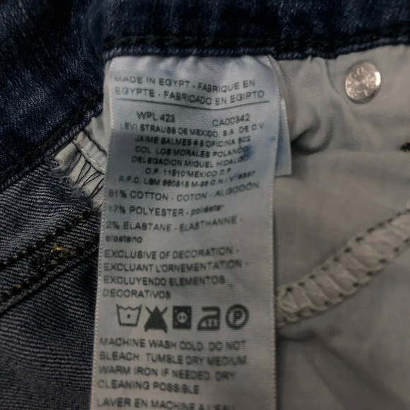 Levi Signature Jeans.  Size 8 waist is 30 inseam 29. Modern straight - Picture 9 of 9